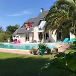 Villa Belle Bord De Avec Piscine