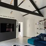 Belle Bord De Avec Piscine Villa *