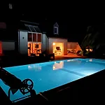 Villa Belle Bord De Avec Piscine