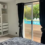 Villa Belle Bord De Avec Piscine