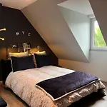 Belle Bord De Avec Piscine Villa *