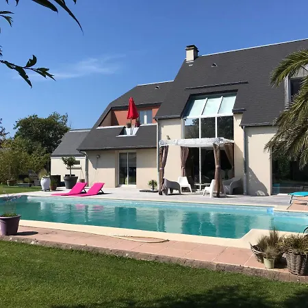 Belle Bord De Avec Piscine Villa Urville-Nacqueville