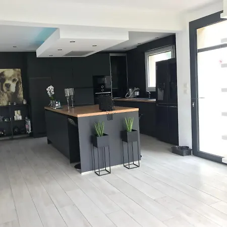 Belle Bord De Avec Piscine