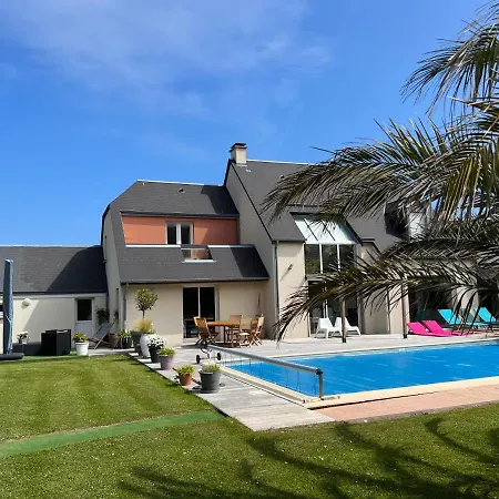 Belle Bord De Avec Piscine Villa Urville-Nacqueville