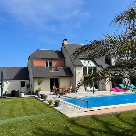 Belle Bord De Avec Piscine Villa Urville-Nacqueville
