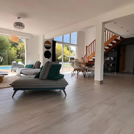 فيلة Belle Bord De Avec Piscine Urville-Nacqueville