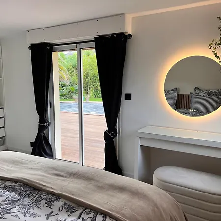 Villa Belle Bord De Avec Piscine *