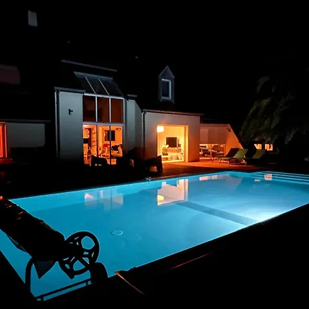 Villa Belle Bord De Avec Piscine