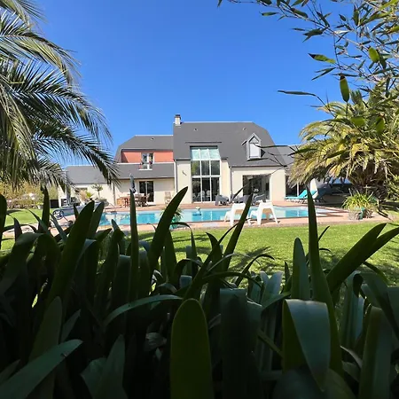 Belle Bord De Avec Piscine