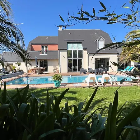 Villa Belle Bord De Avec Piscine