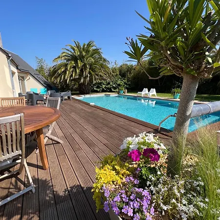 Belle Bord De Avec Piscine Villa *