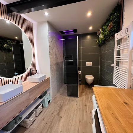Belle Bord De Avec Piscine