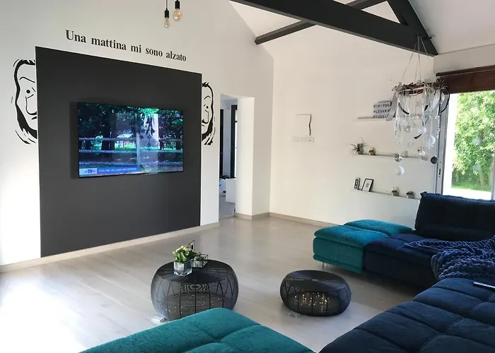 Belle Bord De Avec Piscine Urville-Nacqueville