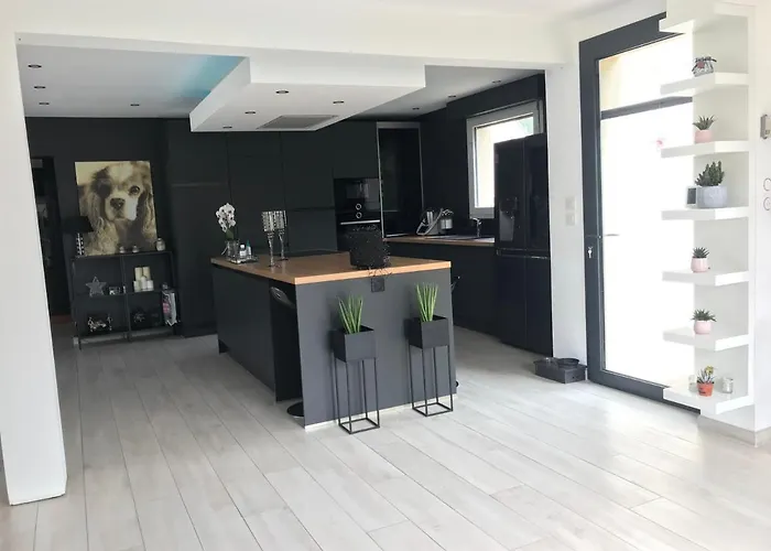 Belle Bord De Avec Piscine