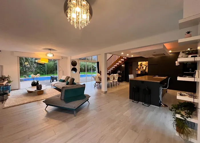 Belle Bord De Avec Piscine Villa Urville-Nacqueville