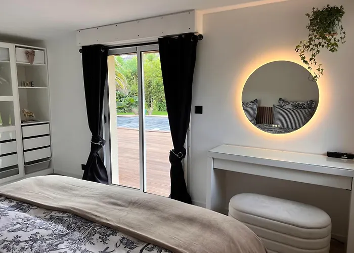 Villa Belle Bord De Avec Piscine *