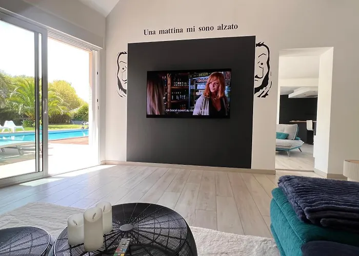 Belle Bord De Avec Piscine Villa Urville-Nacqueville