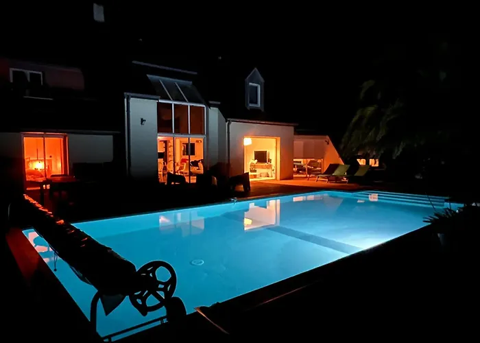 Villa Belle Bord De Avec Piscine