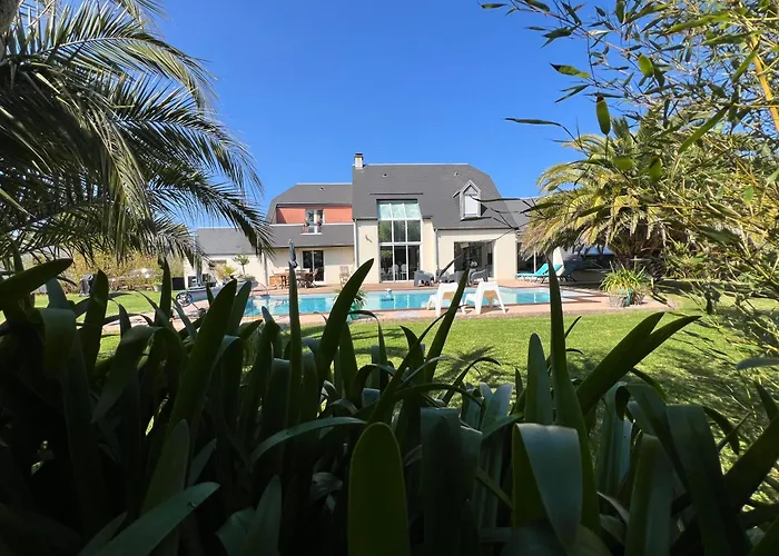 Belle Bord De Avec Piscine