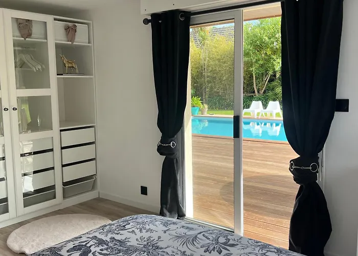 Villa Belle Bord De Avec Piscine