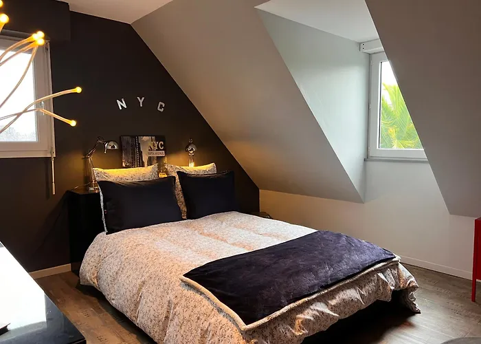 Belle Bord De Avec Piscine Villa *